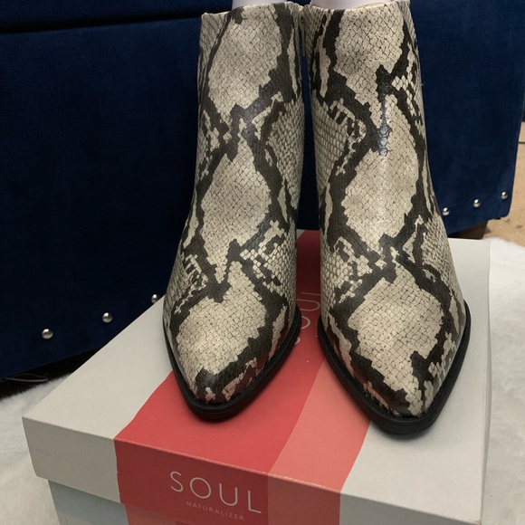 FAUX Snake Skin Booites - Picture 2 of 7